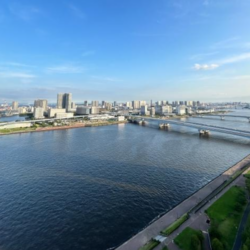 晴海運河、豊洲方面を望む開放的な眺望　レインボーブリッジビュー