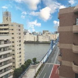 リビングの窓より墨田川を望む眺望です