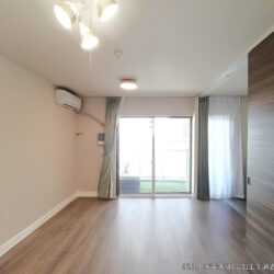 ダイニングとリビングを分けて使える縦長の設計。（写真は加工しています）居間