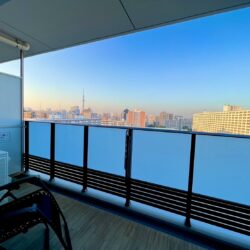 バルコニーは奥行き1.8ｍでベンチをおいてもゆとりがあります