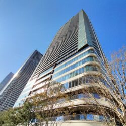 1～3階は商業施設やコミュニティスペースと便利です外観