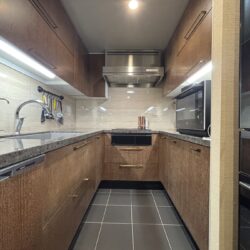 キッチン5.0帖　コの字型で動線が短く効率よく利用できます。