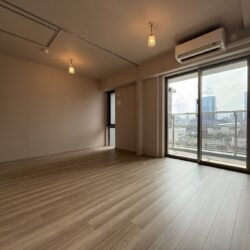 洋室の扉を開けて、リビングと繋げてお使いいただくこともできます居間