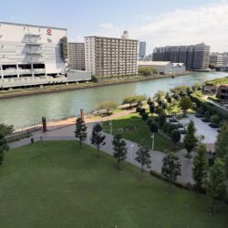 緑と運河を望む低層階ならではの眺望
