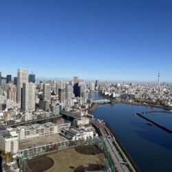 眼下には運河がひろがります。晴れた日は筑波山も望めます