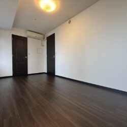 広々8.1帖洋室、1.4帖ウォークインクローゼット付