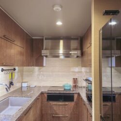 キッチン5.0帖　コの字型で動線が短く効率よく利用できます。