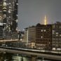 ライトアップされた東京タワー（一部）を望みます
