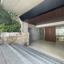 品格のある佇まいで居住者を迎えてくれます 