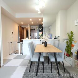 ダイニングスペースは家族団らんが楽しめます。（写真は加工しています）居間