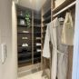 玄関 玄関脇のシューズインクローゼット　ハンガーパイプ付き