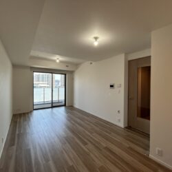 リビング・ダイニング部分：13帖居間