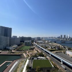 レインボーブリッジや富士山、東京タワーの一部を望む眺望