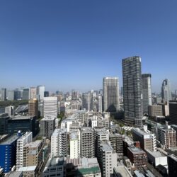 バルコニーから浜離宮を望む眺望