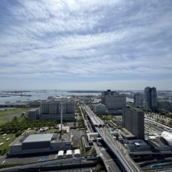 南側のバルコニーは東京ゲートブリッジを望む眺望