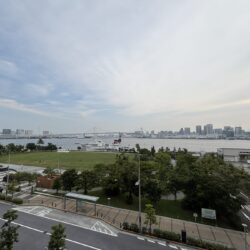 バルコニーからレインボーブリッジを望めます
