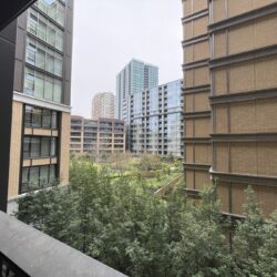 バルコニーからの眺望　北西方向は緑豊かな中庭