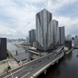 東京湾へつながる運河を望む眺望外観
