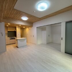 隣の洋室は仕切りを外して、大き目のLDKとして利用できます