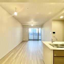 LD13帖＋キッチン3.2帖の明るいリビング居間