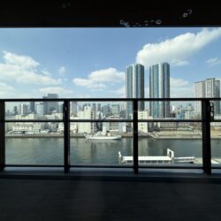 バルコニーは全面クリアガラスのため部屋から水面が楽しめます