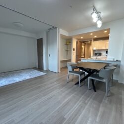 リビング隣洋室を開けて、1つの大きなリビングとして利用可能